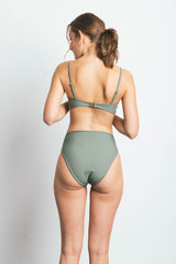 BENICE HIGH WAIST BIKINIHOSE – SALBEIGRÜN